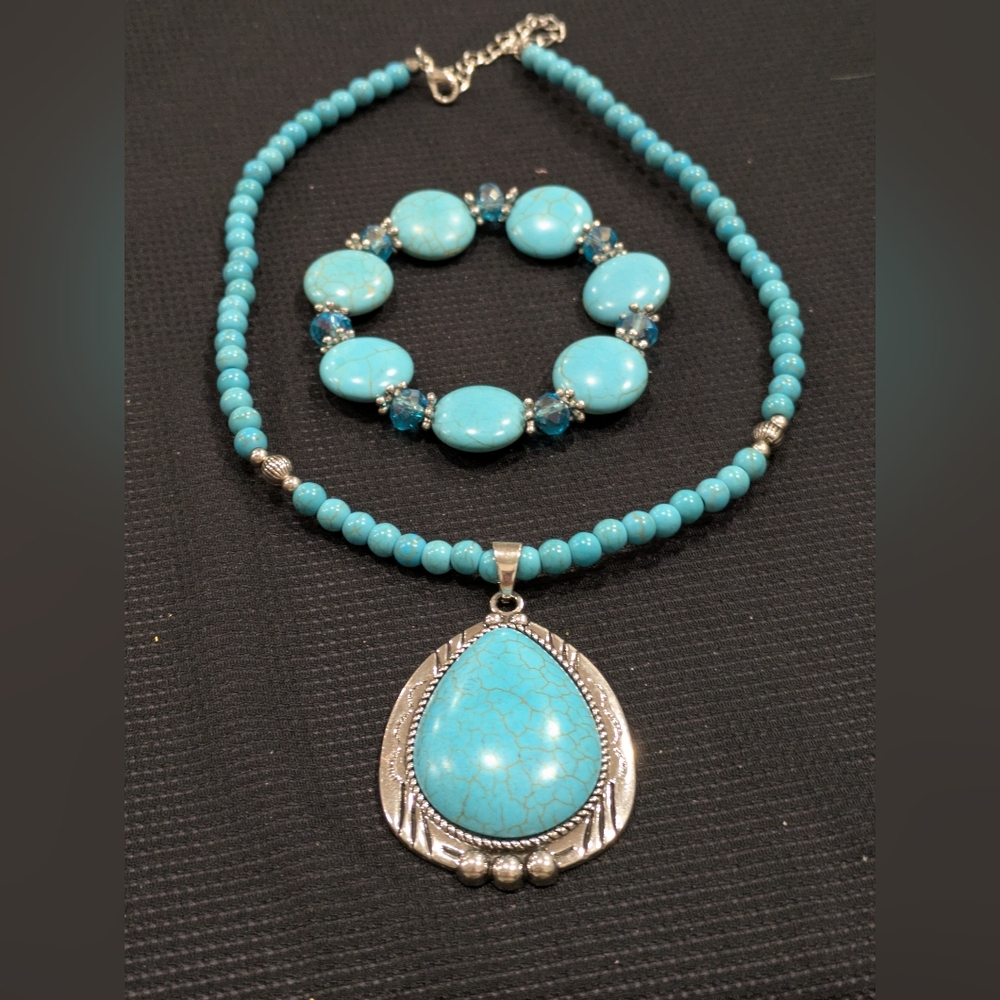 Turquoise Beaded Necklace 20" And Matching Bracelet Elastic - Picture 1 of 3
